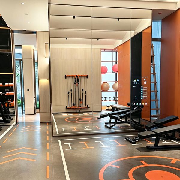 Smart Fitness Mirrors vs Traditional Gym Mirrors: Key Differences